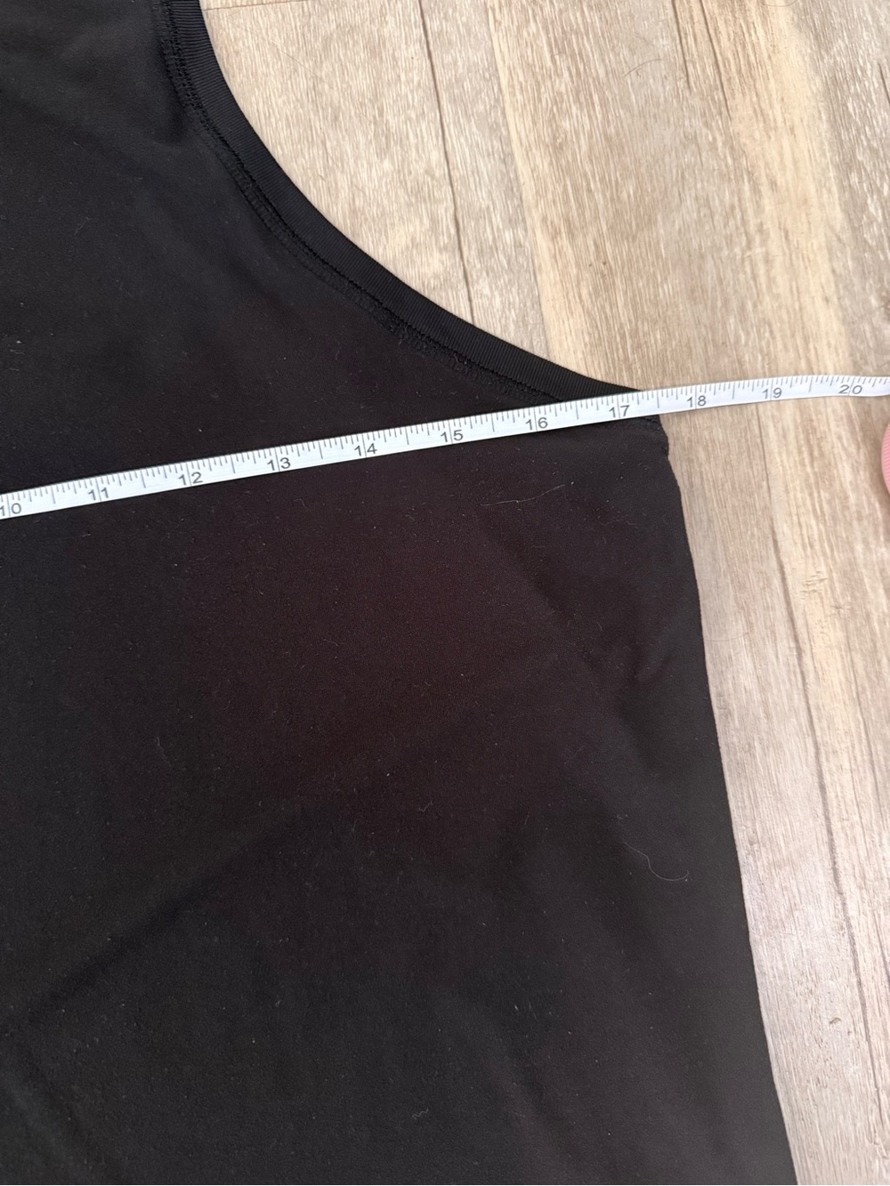 Vuori black energy tank top high neck waist length. Size small? - Picture 3 of 4